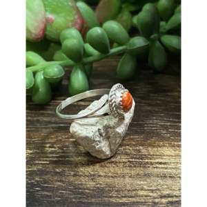Bague statement en argent sterling et coquille d'huître barbelée, faite à la main par des artisans Navajo, taille 6.75 - Product Image 3