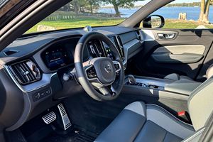 UTILISÉ LHD/RHD 2022 VOLVO XC60 T8 R-DESIGN GAMME ÉTENDUE - Product Image 3