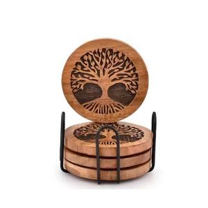 Ensemble de sous-verres en bois massif conçu pour protéger les surfaces des boissons chaudes et froides Durable et durable Parfait pour toute maison - Product Image 1