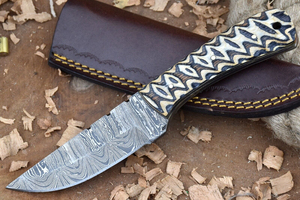 Cuchillo de Damasco hecho a mano de tamaño de alta calidad personalizado al por mayor cuchillo de caza al aire libre de hoja fija con mango de madera y Funda de cuero - Product Image 3