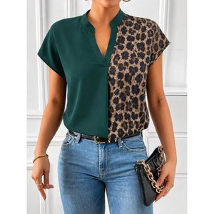 Chemisier Sandy à manches courtes et col en V pour femme, imprimé léopard, 35714 - Vert - Product Image 1