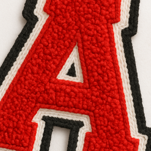 Écussons brodés en chenille sur tissu sergé personnalisés, formes de cœur et de fleur avec logos d'entreprise pour les commandes en gros d'uniformes - Product Image 4