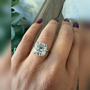 Bague de fiançailles en diamant de laboratoire taille coussin 3 carats, or massif 18 carats, luxe, certifiée IGI, clarté VVS1, achat en gros, expédition mondiale, fournisseur - Product Image 5