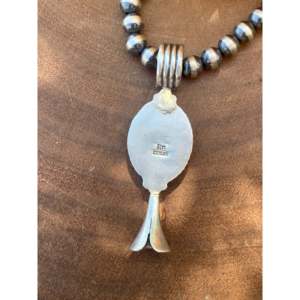 Pendentif artisanal Navajo avec turquoise toile d'araignée et technique de sertissage en argent sterling, design unique Fleur de Montagne - Product Image 5