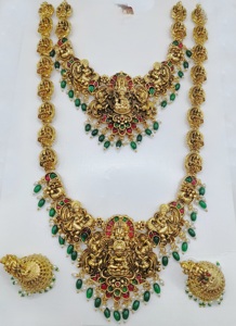 Ensemble de bijoux temple en or antique Collier et boucles d'oreilles de mariée Lakshmi Kasu classique pour les mariages, les fêtes et les fiançailles - Product Image 2
