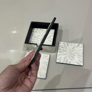 Sous-verres carrés en nacre avec boîte, fabrication artisanale de luxe, protection de table, OEM ODM par des artisans vietnamiens - Product Image 3