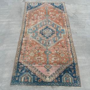 Alfombra Vintage de 2.7x5.6 pies, Alfombra Azul Abstracta de Lana - Product Image 1