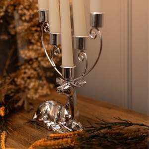 Candelabro de Navidad de Metal de granja rústica con acabado antiguo para acentos de mesa de comedor de vacaciones festivas - Product Image 5