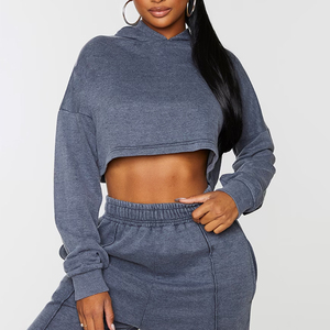 เสื้อครอปแบบมีฮู้ดของผู้หญิงเสื้อมีฮู้ดสำหรับฤดูหนาวผ้าฟลีซแบบ100% สีพื้นมีกระเป๋าด้านหน้าแบบสวมหัวสำหรับฤดูหนาว - Product Image 1