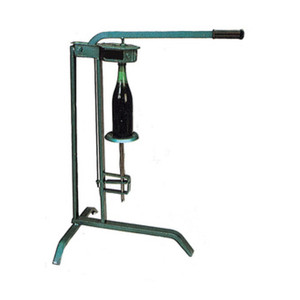 Tappatiglie a 3 Piedi per Tappi in Sughero - Product Image 1