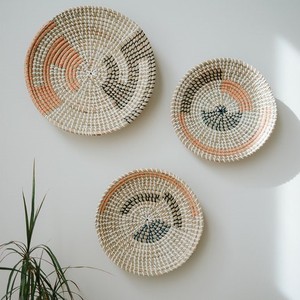 แผ่นไม้ไผ่ติดผนังสำหรับตกแต่งบ้านพร้อมถาดและลวดลายงานฝีมือสำหรับจัดเก็บสินค้าส่งออก - Product Image 3