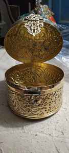 กล่องเก็บของทองเหลืองแกะสลักด้วยมือพร้อมลายดอกไม้สลักและลายนูนสำหรับร้านค้าในบ้านตามสั่ง - Product Image 3