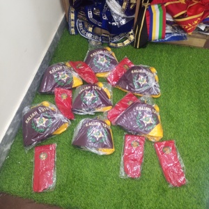 Amaranto Fez Con Amaranto Guantes Granate - Product Image 1