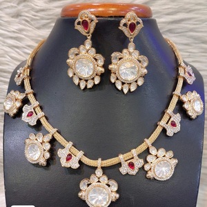 Conjunto de collar con aspecto de piedras Kundan chapadas en oro de la mejor calidad étnica con pendientes, colección de ropa de fiesta de boda india o mujer - Product Image 1