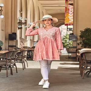 Beaux vêtements ethniques les plus tendances haute sur demande dernière rayonne lourde haut avec broderie travail femme mode exportateur - Product Image 1