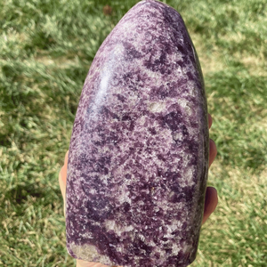 Piedra curativa tallada de cristal de forma libre de lepidolita pulida Natural para decoración del hogar, mascota de equilibrio de energía Reiki de meditación - Product Image 2