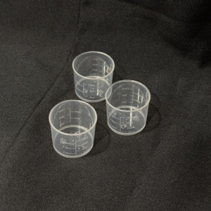 Gobelet doseur en plastique PP APS, forme cylindrique, fond plat, large ouverture 32 mm, transparent, durable, résistant à la chaleur, facile à lire - Product Image 1