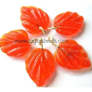 6 feuilles de verre en épingle à tête vintage encastrées sur fil souple, jaune et orange, perles de verre vénitien au chalumeau dans des breloques en verre fantaisie - Product Image 2