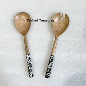 Ensemble de service à salade en résine et bois de Style unique Taille personnalisée Ensemble de cuillère à salade en résine et bois 2025 Tendance Résine Ustensiles de cuisine Maison - Product Image 6