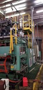 Machine de moulage par soufflage U-n-i-l-o-y 3-5-0-R-2-V-2 en parfait état de fonctionnement, prête à la vente maintenant. Achetez et utilisez immédiatement. - Product Image 3