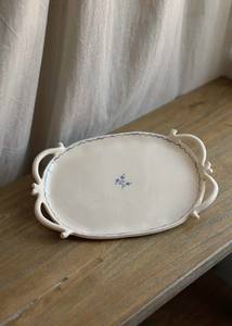 ถาดจานเซรามิกสำหรับเสิร์ฟแบบแฮนด์เมดเหมาะสำหรับการเฉลิมฉลองเทศกาลอีสเตอร์กับครอบครัวและเพื่อนฝูงที่เสิร์ฟอาหารและขนมหวานแบบดั้งเดิม - Product Image 1