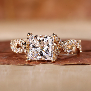 แหวนเพชรทรงเจ้าหญิงแบบซ่อนรูปทรงฮาโล ประดับเพชรแบบพาเว่ 2 ถึง 3 กะรัต เพชรเลี้ยงในห้องปฏิบัติการ แหวนทองคำแท้สีเหลือง - Product Image 1