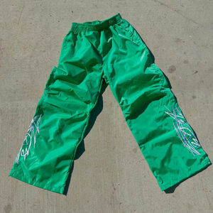 Pantalon de survêtement en nylon pour homme, taille élastique personnalisée, coupe droite, jambe large, ample, avec logo imprimé - Product Image 4