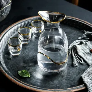 ชุดสาเกญี่ปุ่นแบบ 6 ถ้วย พร้อมกาน้ำอุ่นและแก้วช็อต บรรจุในกล่องของขวัญ - Product Image 2