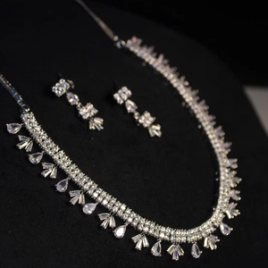 Estilista elegante con collar de latón con plata AD CZ y Perla para novias Bodas Proveedor de productos a granel - Product Image 1