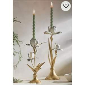 Candelabro de Metal con Acabado en Latón Antiguo, Elegante Portavelas Floral de Iris Hecho a Mano para Decoración de Mesa de Hotel de Lujo - Product Image 1