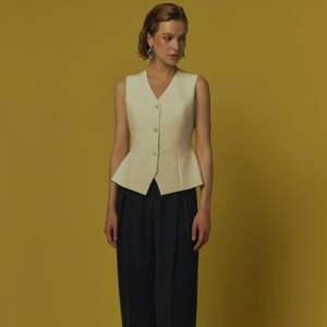 Chaleco Esculpido Más Vendido, Algodón Orgánico, Ropa de Mujer, Servicios ODM, Hecho en Vietnam - Product Image 1