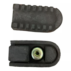 Poggiapiedi Originale Yamaha in Gomma Nera e Plastica 1D0W74130000 - Product Image 1