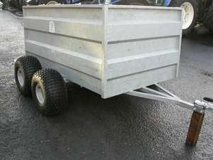 Nuevo Diseño de Alta Calidad, Remolque de Plataforma Plana de Doble Eje Original, Remolque de Acero para ATV con Luces LED, Capacidad de 2001-3000 kg, 80x61.5x32 cm - Product Image 2