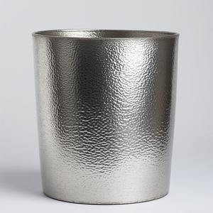 กระถางโลหะสำหรับตกแต่งหรูหราพร้อมตัวถังขัดเงามันถูกออกแบบมาอย่างสมบูรณ์แบบสำหรับการตกแต่งและจัดแต่งสวนที่หรูหราตามฤดูกาล - Product Image 1