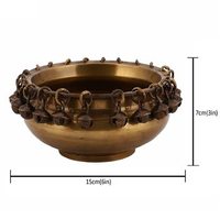 Urli traditionnel de luxe en laiton avec cloches sur les coins, parfait pour la décoration intérieure et l'élégant bougeoir de table Articles de décoration festive