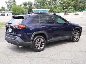 Faible kilométrage 2023 T o o t a R A V -4 Hybrid XLE Premium AWD avec siège en cuir Démarrage à distance Bluetooth XLE Package Toit ouvrant - Product Image 3