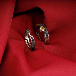 Bandas de pareja de amor celestial de oro y platino de 14K hechas a mano, plata oxidada con chapado en rodio, piedra de corte invisible - Product Image 6