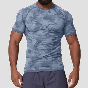 T-shirt de compression pour hommes, idéal pour la gym, la course et l'entraînement, en tissu polyester et élasthanne de qualité supérieure, coupe ajustée pour le sport - Product Image 4