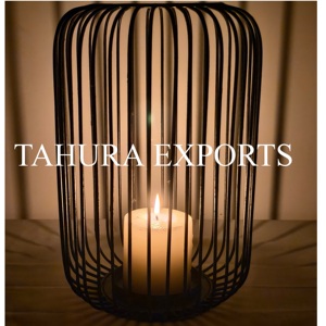 Portavelas de jaula adornado alto en metal negro Ideal para iluminación ambiental con toque de encanto sofisticado y valor decorativo - Product Image 4