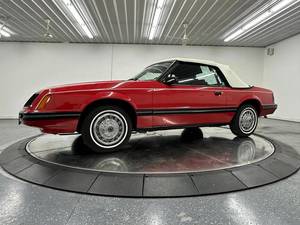 Ford Mustang GLX Coupé Rojo de 1983 Usado, Manual, Gasolina, Volante a la Izquierda, 4 Asientos, Faros Halógenos, Neumáticos R15 - Product Image 5