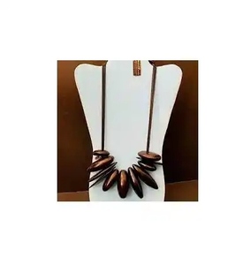 Collier en résine fait main écologique Bijoux élégants pour femmes Accessoire unique pour femmes très demandé - Product Image 6