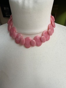 สร้อยคอเรซิ่นสีเหลืองเงา ดีไซน์ลูกปัดไม่สม่ำเสมอ สไตล์คริสเตียนทันสมัย รูปทรงเรขาคณิต แฟชั่นโซ่สร้อยคอ - Product Image 2