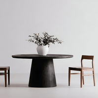 Table de salle à manger ronde en manguier massif finition noire mate sablée surface lisse piédestal conique à dessus en bois