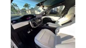 2024 Tesla โมเดลประสิทธิภาพ Y AWD รถไฟฟ้าที่ใช้บ่อยเกียร์อัตโนมัติผ้าหนังแบบพาโนรามาหลังคาซ้าย - Product Image 4