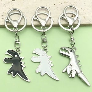 Hot bán Keychain màu đen và trắng kim loại phim hoạt hình khủng long động vật Ba lô xe trang trí mặt dây chuyền - Product Image 1