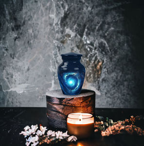 Meilleures ventes Urne funéraire en métal gravée à la main personnalisée Nouvelle boîte en velours Art déco Top Pick for Keepsake Cremation Memorial - Product Image 3