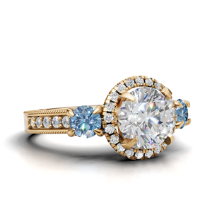 Anillo de compromiso personalizado de oro amarillo/blanco de 18 quilates con diamante cultivado en laboratorio, corte halo de tres piedras, chapado en rodio y diamante de tallo dividido - Product Image 2