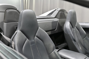 Deportivo Híbrido Usado, Roadster, Tracción en las Cuatro Ruedas, Convertible, Transmisión Automática, Opciones de Volante a la Derecha e Izquierda, Interior Oscuro, Funciones de Control de Clima - Product Image 3