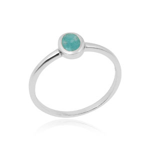 Anillo de Plata de Ley 925 con Diseño Clásico y Gema Ovalada Teñida de Esmeralda - Product Image 6