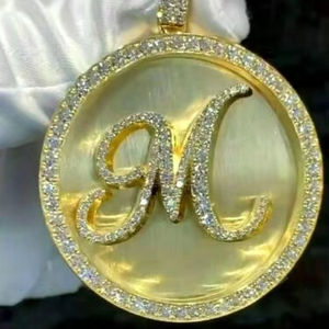 จี้เพชรโมอิสแท้กลมสีเหลืองทอง14K 4Ct ปรับแต่งได้มีจี้ชื่อดิสก์สำหรับงานเลี้ยง - Product Image 1